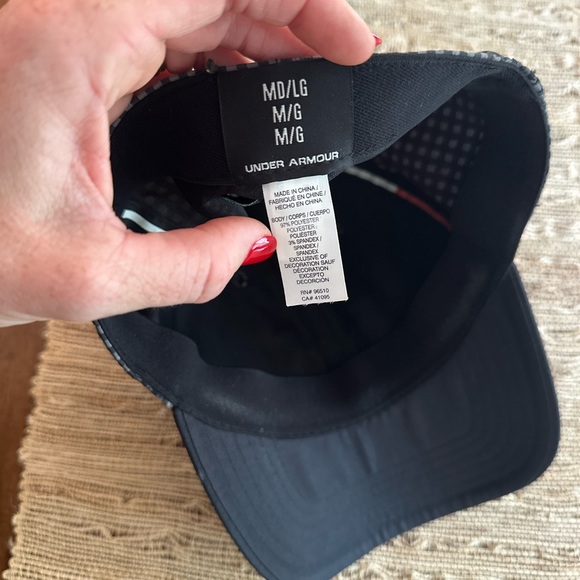 Under Armor men’s fitted hat - size M/L - Picture 2 of 4